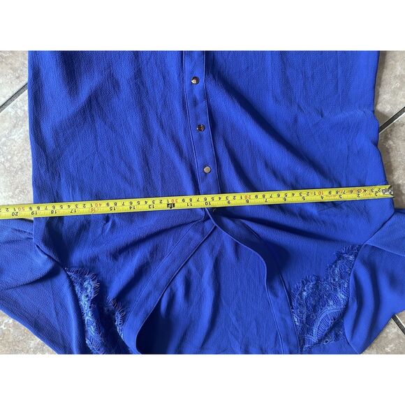 Bebe M Crepe Violet V Neck Blouse Top Snap Closure - Picture 8 of 8